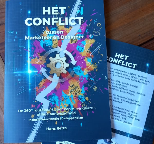 Boek op tafel-vierkant