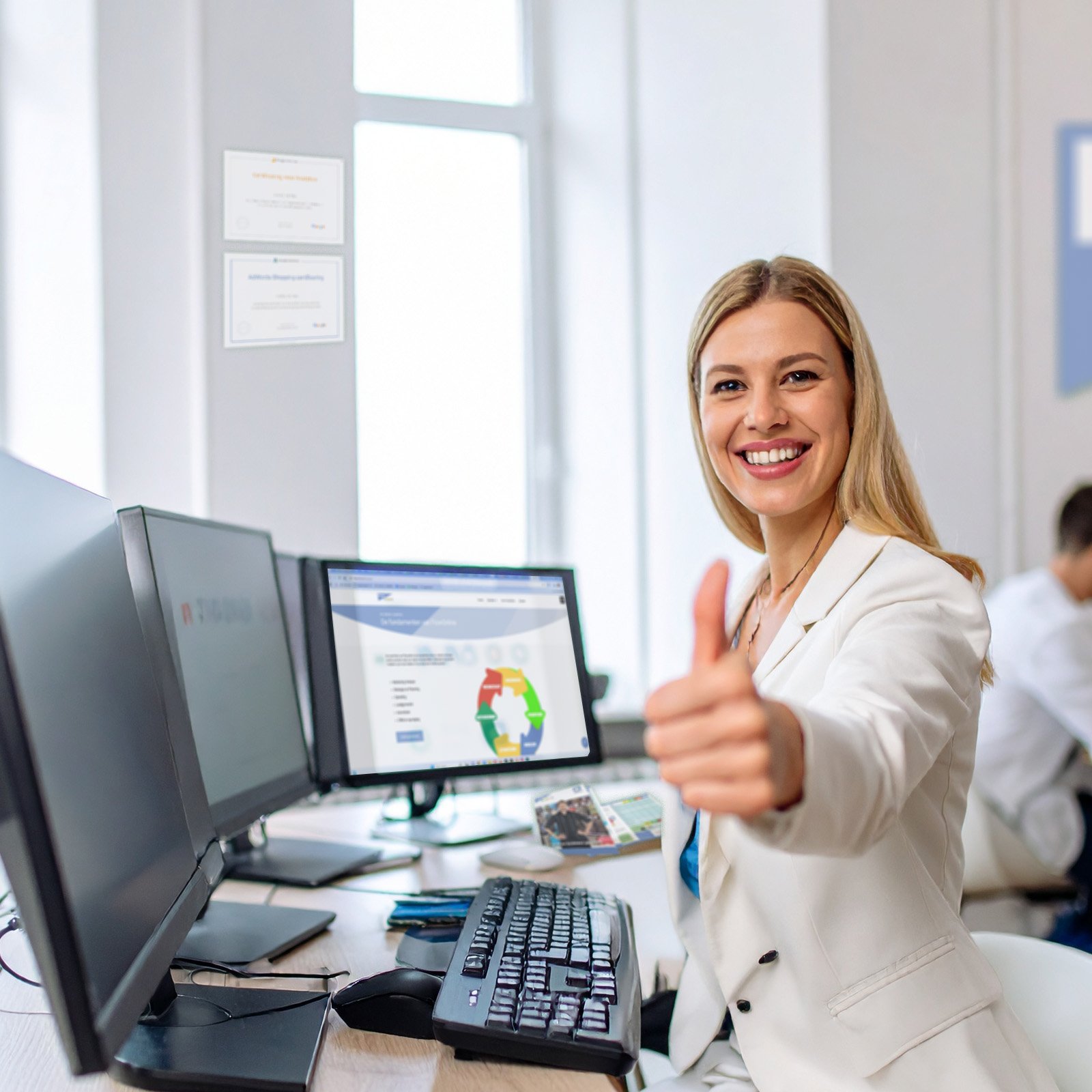 meisje met duim omhoog voor FlowOnline